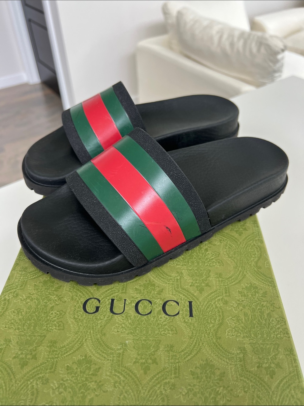 Gucci open toe red green and black rubber sandals size 5